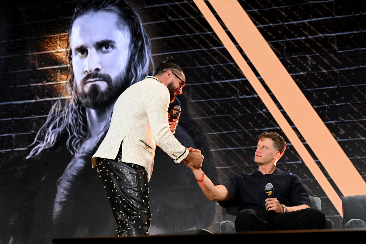 WWE 1542期：Rollins 击败 Lashley，挑战美国冠军宝座！