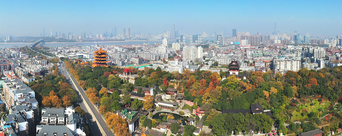 2021年11月27日,武汉,黄鹤楼周边建筑风光.