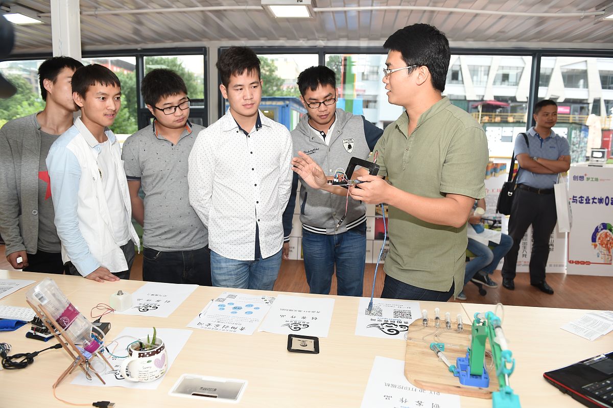 介绍一下自己字数1000字