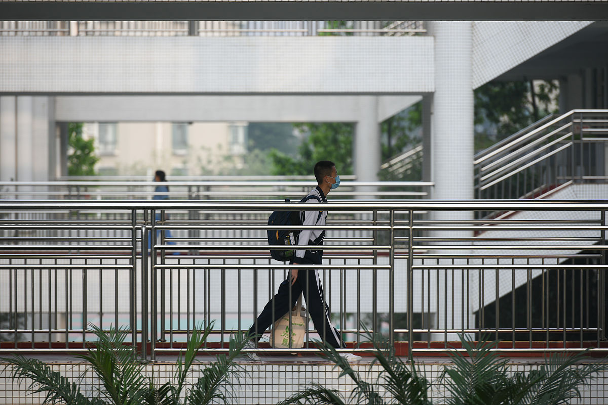 深圳西附银翔中学升学率高，师资力量雄厚