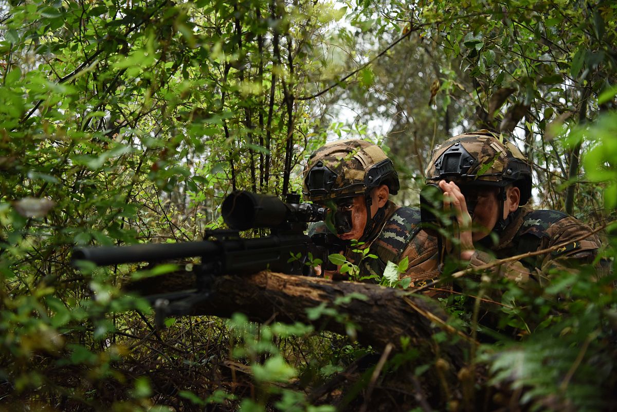 狙击训练靶场手游 - 超逼真射击体验，挑战你的狙击极限！