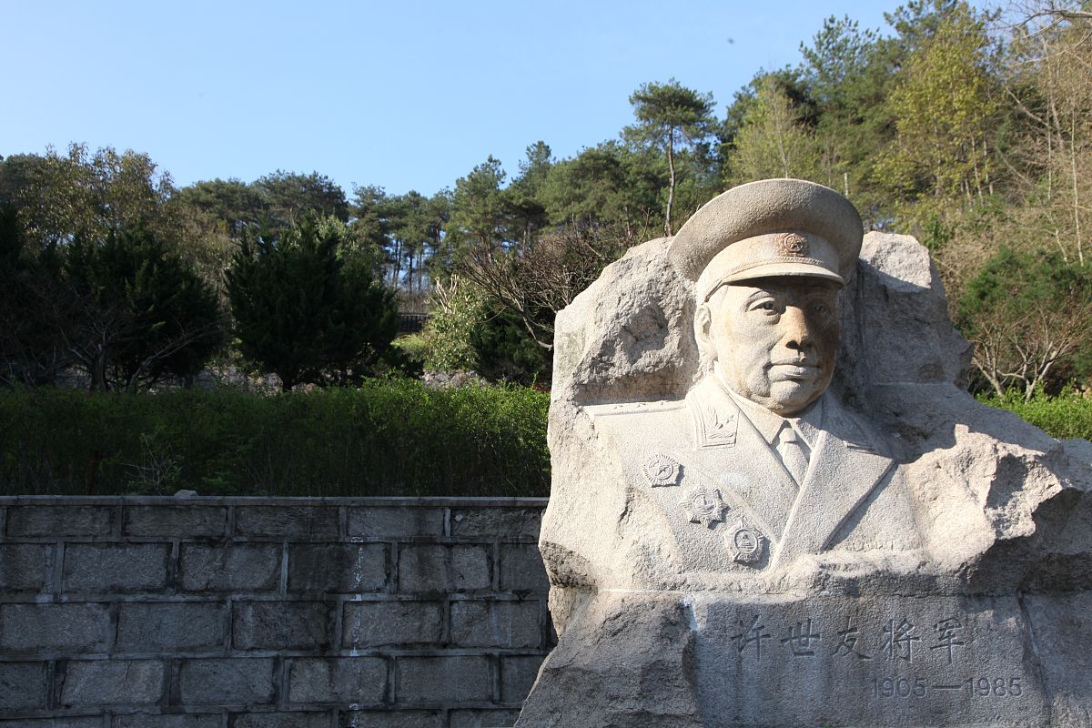 帮我写一个学习徐海东大将雪中送炭借钱给中央红军的心得体会