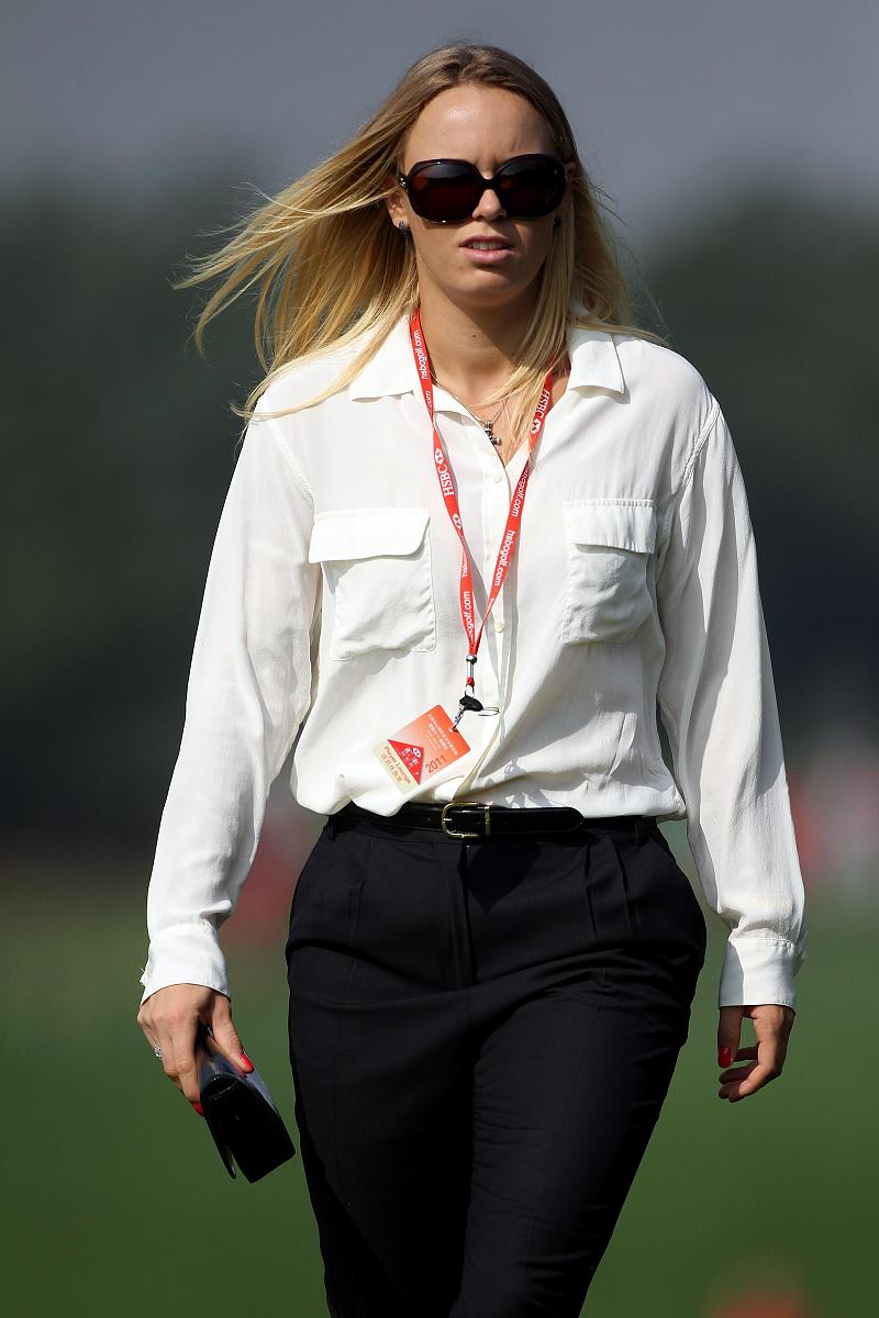 第一次见到女友朋友女友没介绍自己