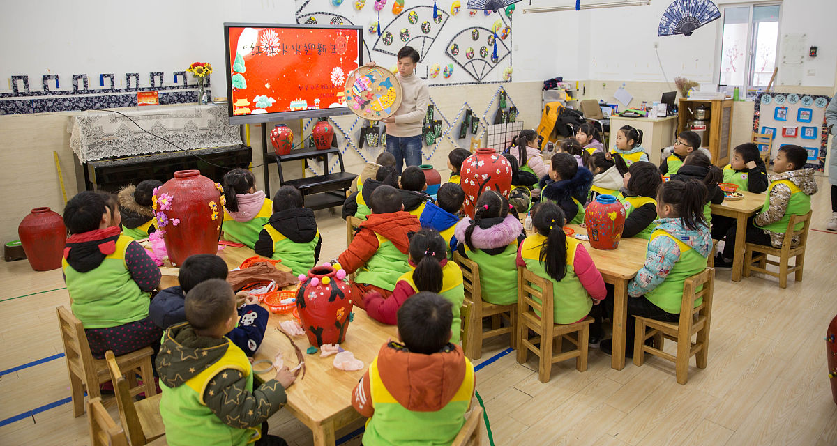 饮其流者怀其源学其成时念吾师。学生深感遇良师不易在这里对我的论文指导老师张光明老师表示由衷的感谢从开始写论文到定稿的这段时间给予我耐心的指导和帮助细致地检查我论文中的错误并提出宝贵的修改意见甚至在我做得不足之处提出正确批评虽不能说严师出高徒但老师的批评永远激励着我使我对待事情更加认真负责任以致于论文得以按时完成。换字