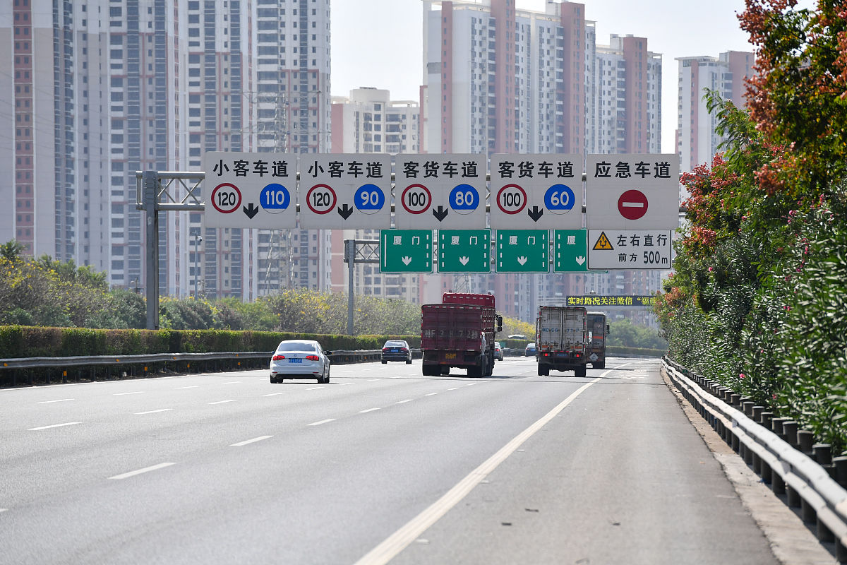 如果高速公路没及时 提醒哪段有危险什么的 属于过错吗？