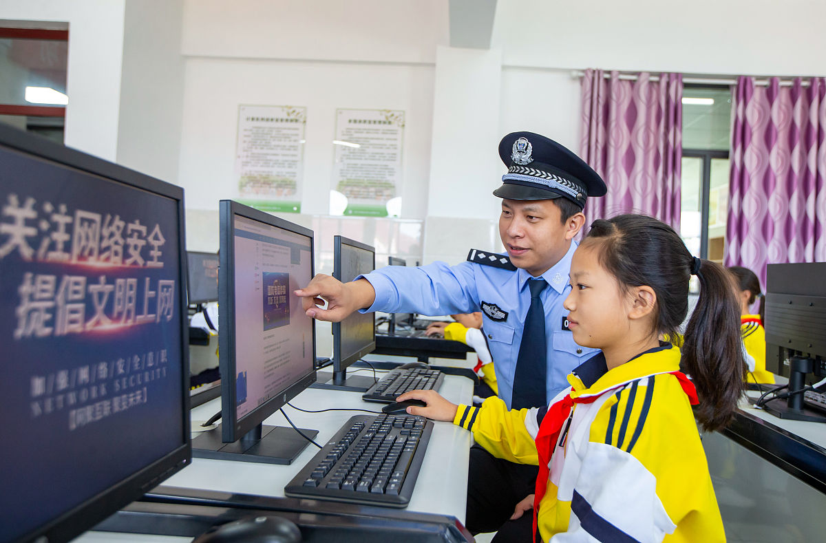 XXX小学2023年度网络安全工作总结：加强教育、责任共担、安全保障