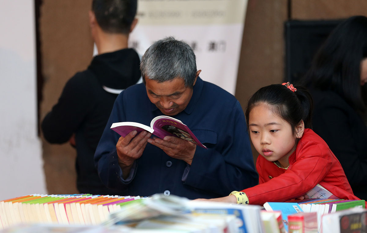 奶奶的教师梦：退休教师的教育情怀