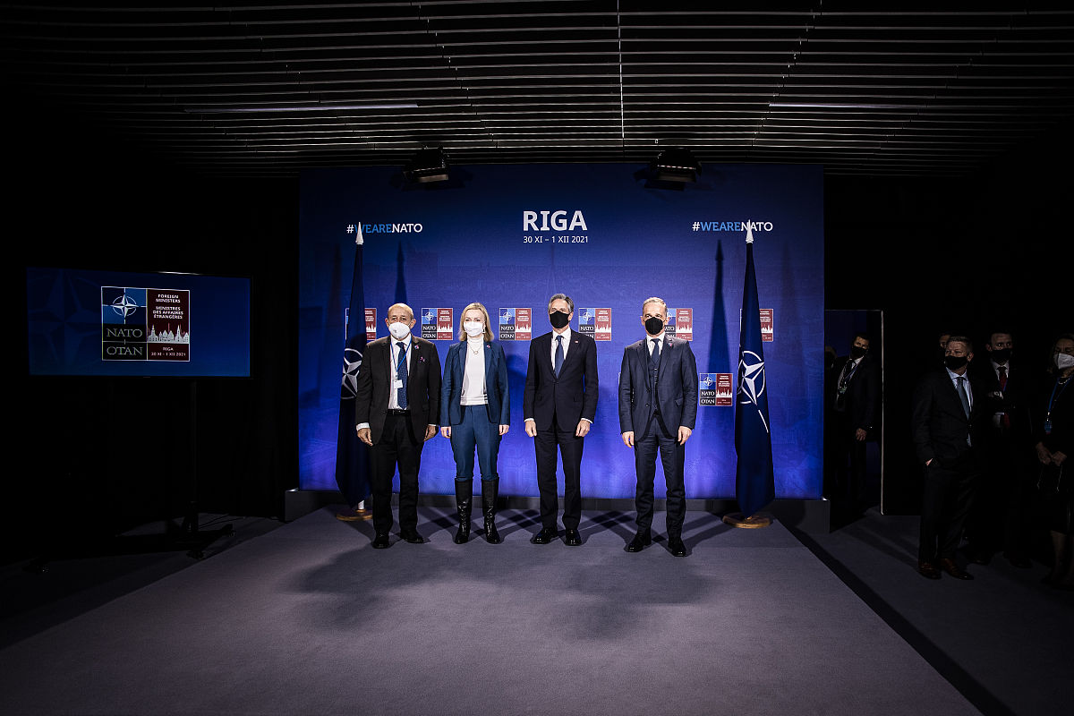 学生党员自我批评：存在不足与改进方法