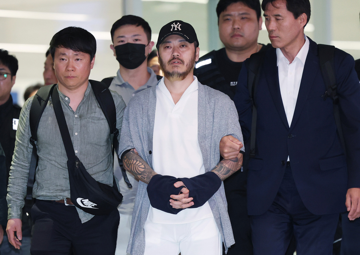 2026年3月25日,韩国仁川,被称为"毒枭"的朴汪烈通过被