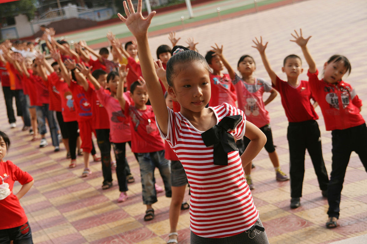 王紫彤藏头诗：鼓励她飞翔，成就梦想