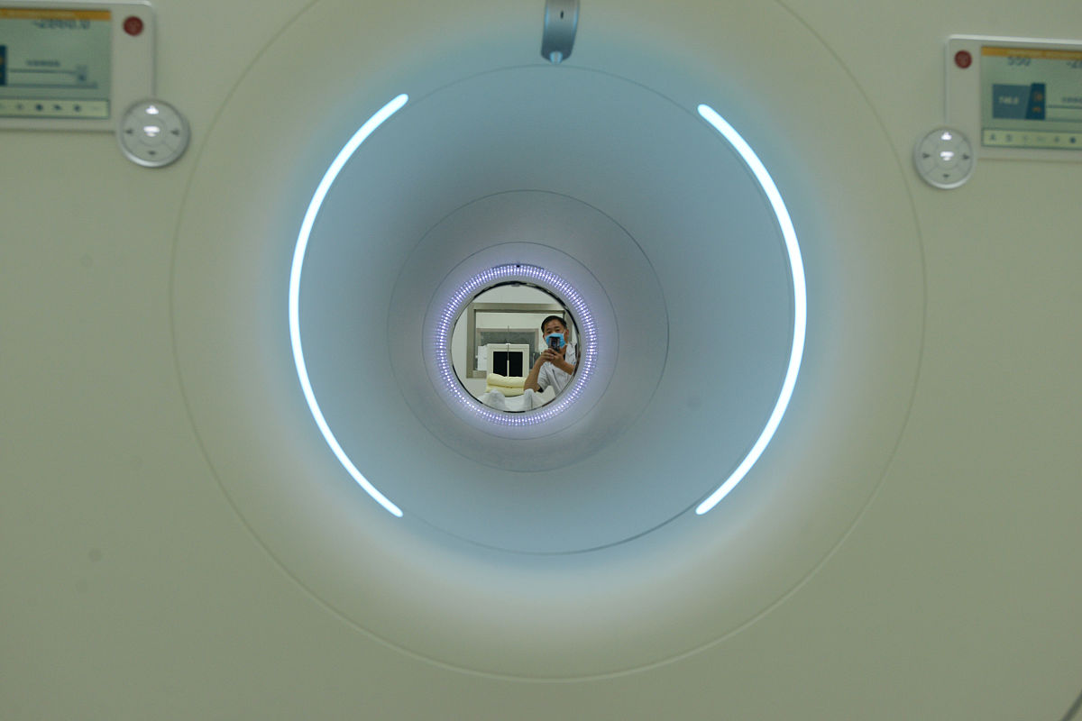 写一篇题目为《pet-ct对医院收入的影响研究》的论文