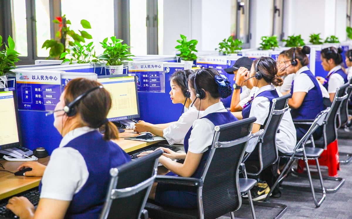 呼和浩特市媒体曝光求助热线电话是多少？老百姓有困难怎么办？回答必须在1000字左右的文章