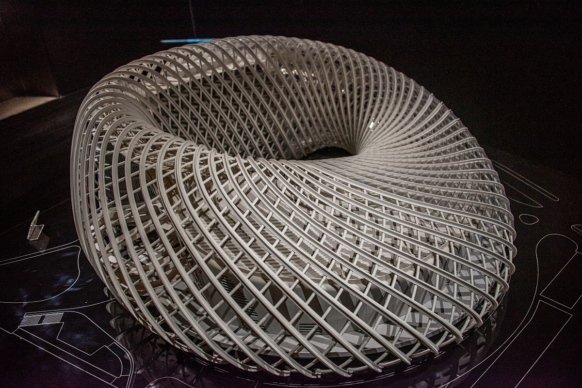 突破自然规律限制：新型材料的多结构设计