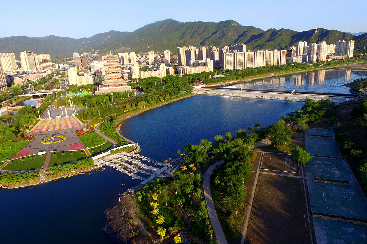 2020年5月19日,初夏的北京,门城湖水利风景区以水串景,水绿相间,景美