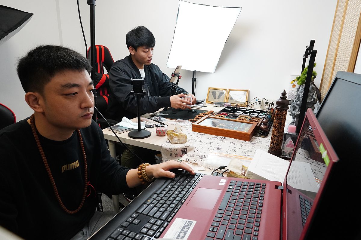 没有工厂？抖音营销攻略，助不锈钢雕塑皮包公司找到买家