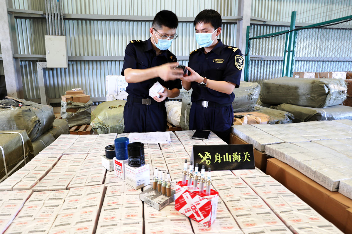 拱北海关查获旅客藏14瓶茅台酒入境：勿做走私“变现工具”