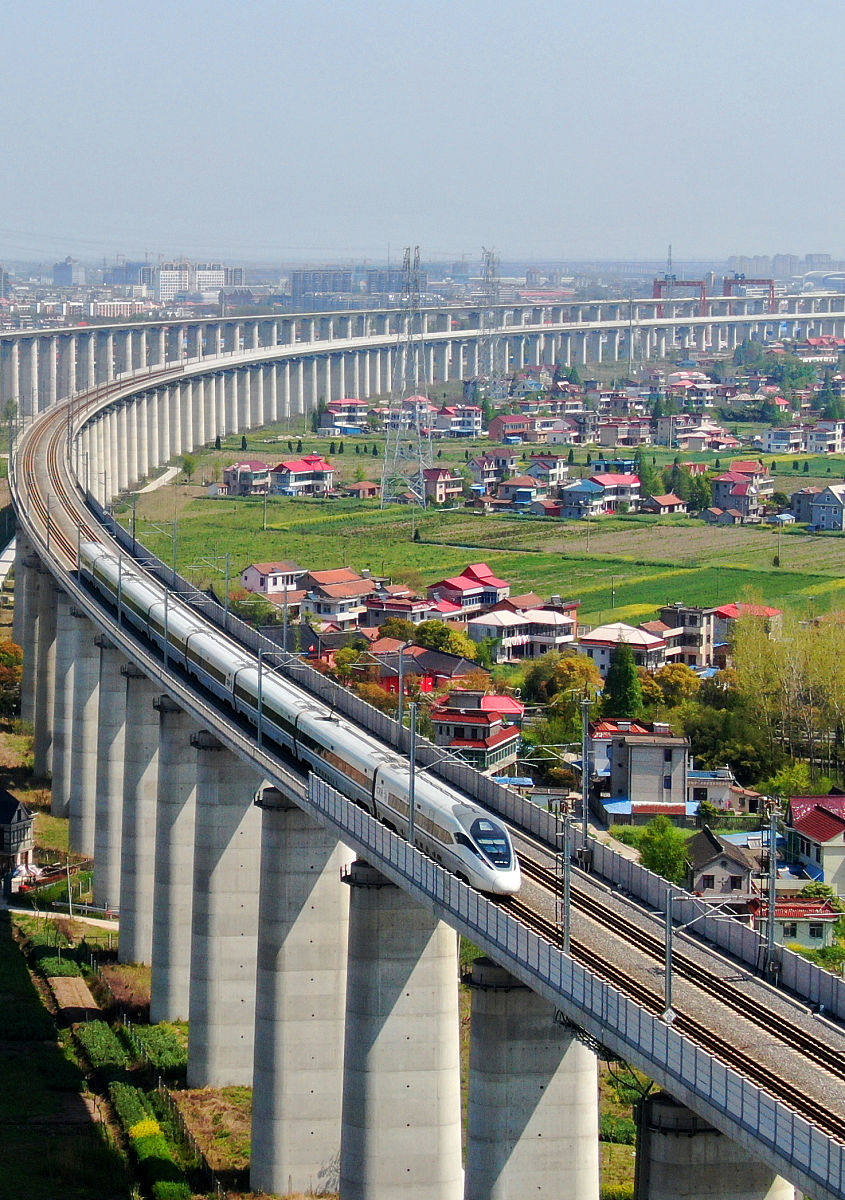 重庆铁路学校与铁路单位合作：就业保障与行业发展