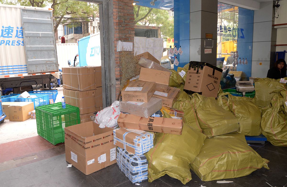 快递包装回收物寿命短