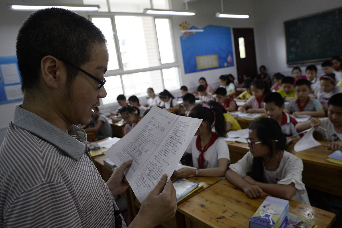 你正在撰写论文延川县高中学生手机使用中存在的问题及管理对策请为论文写一篇摘要写成一段话格式不少于500字。