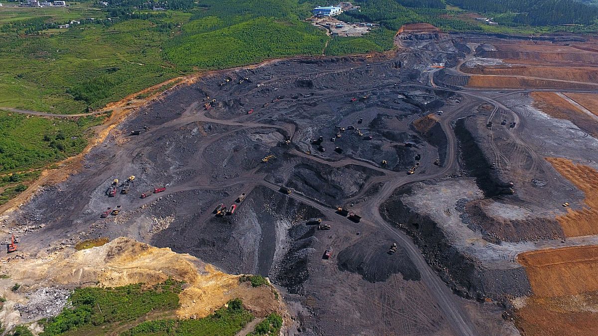 请写一份：阿曼锰资源开发的投资建议书