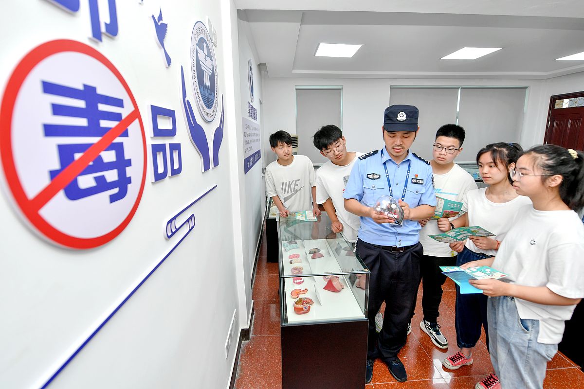 禁毒社工服务对象暴力倾向应对措施 - 如何处理服务对象突然犯毒瘾带来的暴力行为？