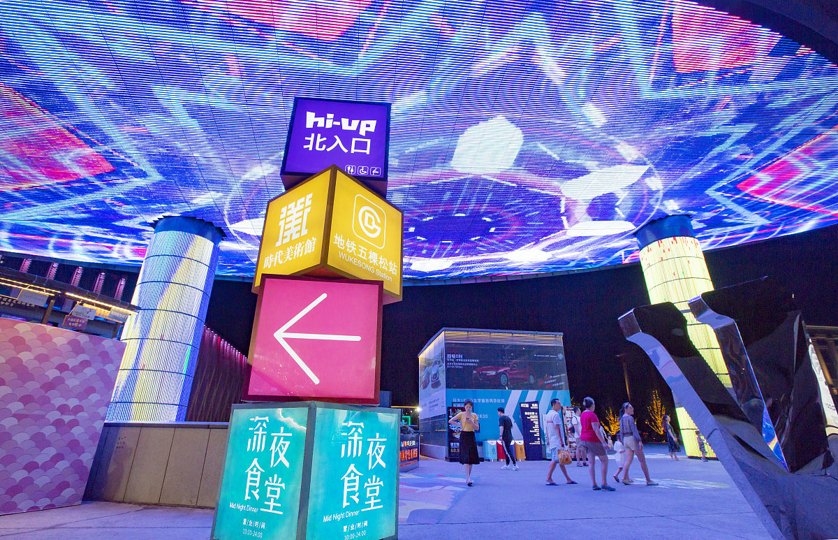 模特美如画，摄影技惊人