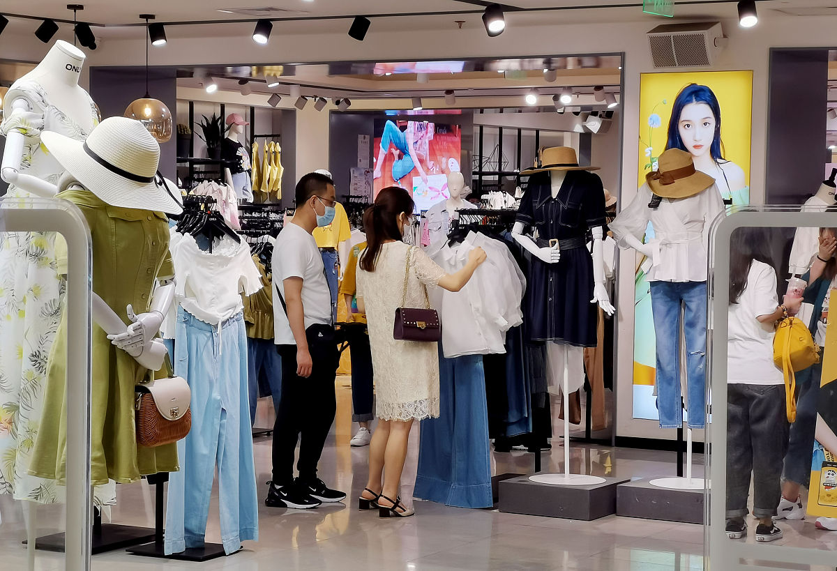 开服装店必备指南：从定位到营销全攻略