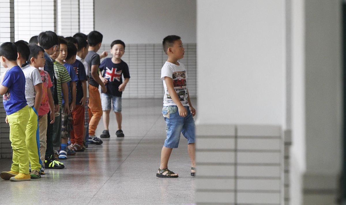 三岁男孩在幼儿园了破了相 孩子说是老师打的