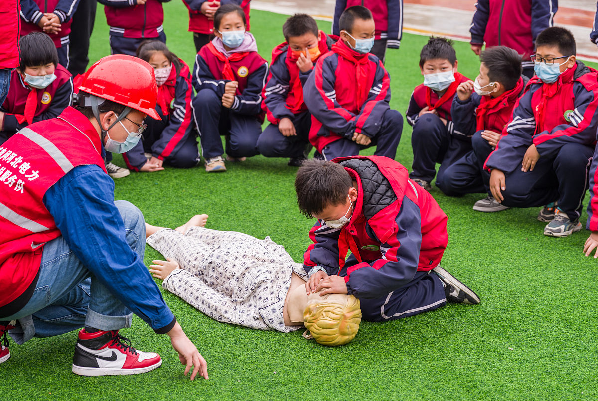 发生触电时现场急救方法是什么