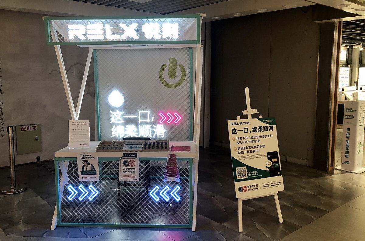 了我不知道你想表达什么意思请提供更多的信息。写一个明天出去玩去剧本杀密室逃脱猫咖商场的投票文