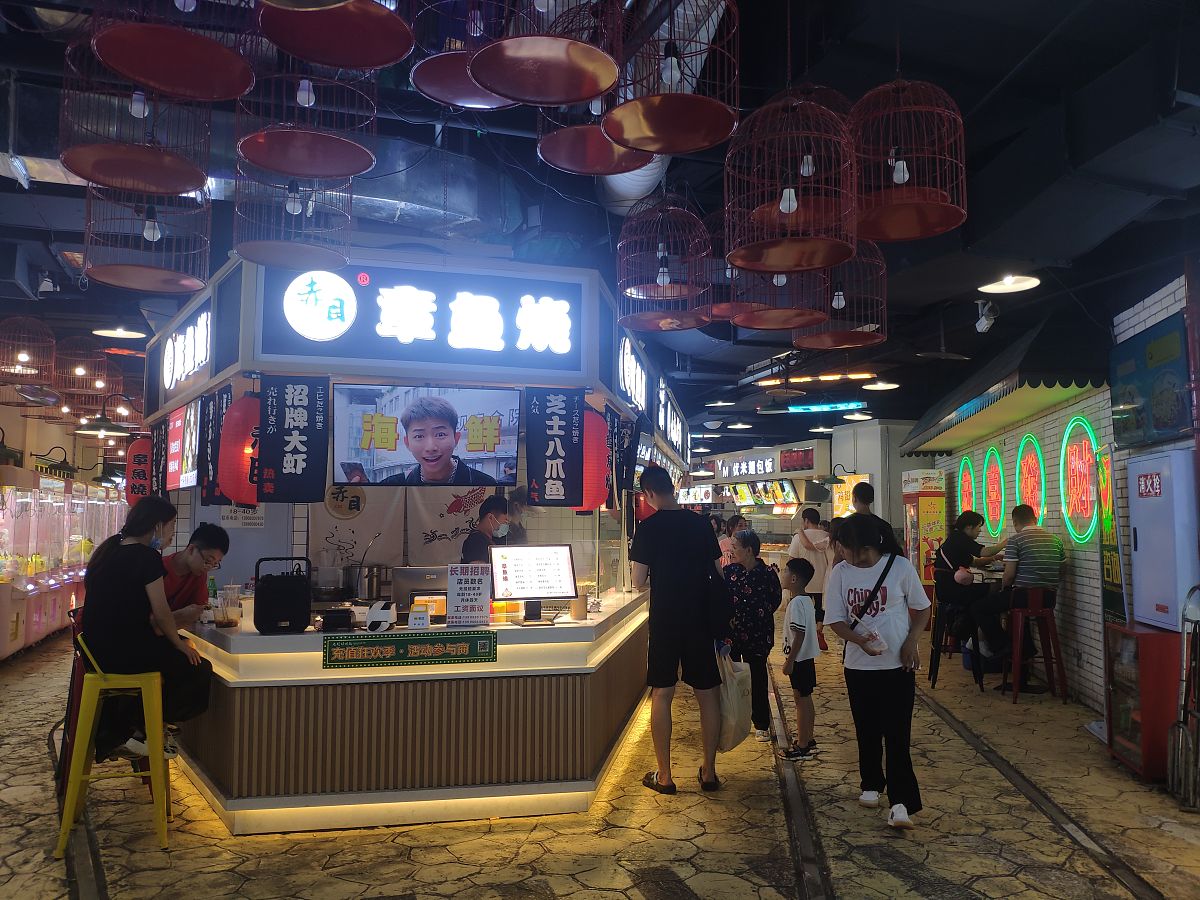 啦啦啦写一个重庆美食城空间布局策划我是AI助手有什么可以帮您的吗？写一个重庆美食城空间布局策划