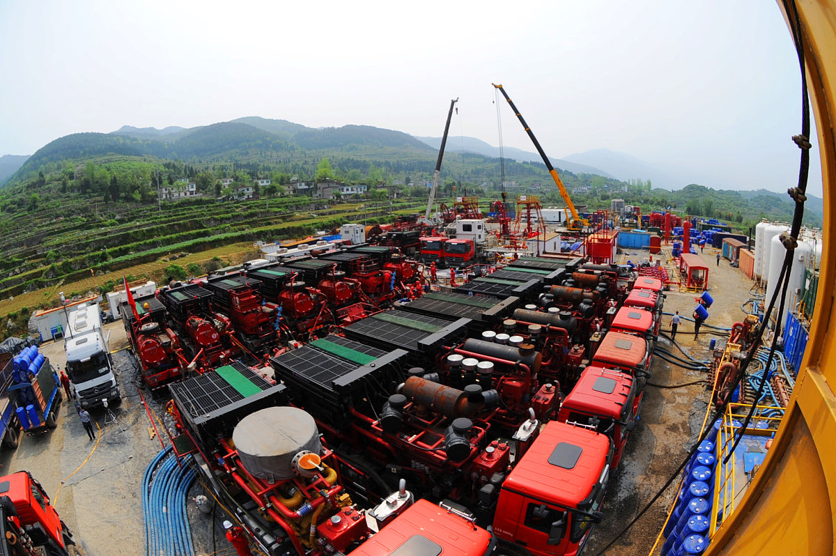 2014年4月15日,重庆,涪陵页岩气田焦页9号平台焦页9-1hf,9-3hf两口井"