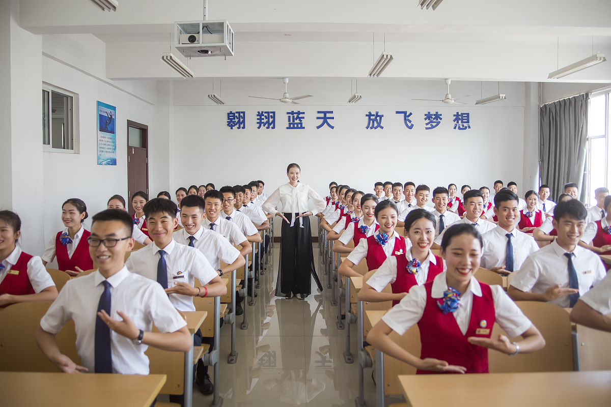 卫辉航空学校民航乘务专业：入学条件、课程内容及就业前景