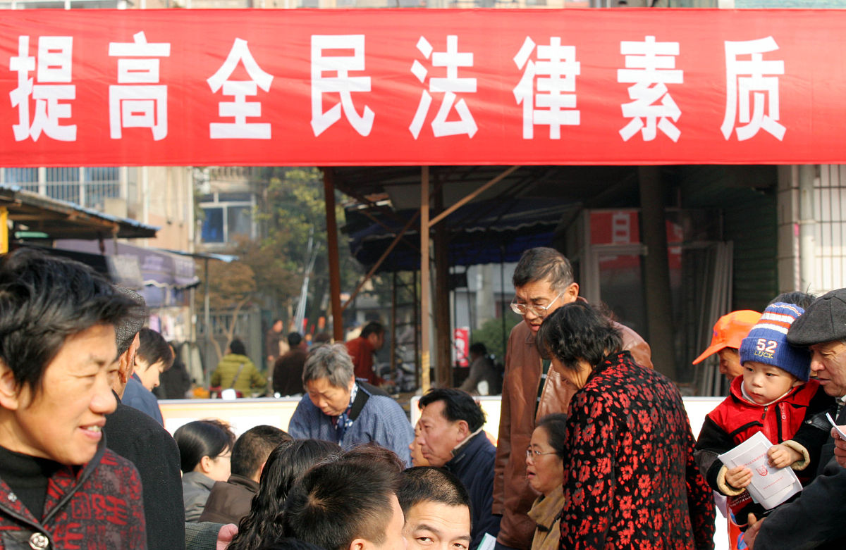 乡村法律明白人优势：提高村民法律意识，促进乡村法治建设