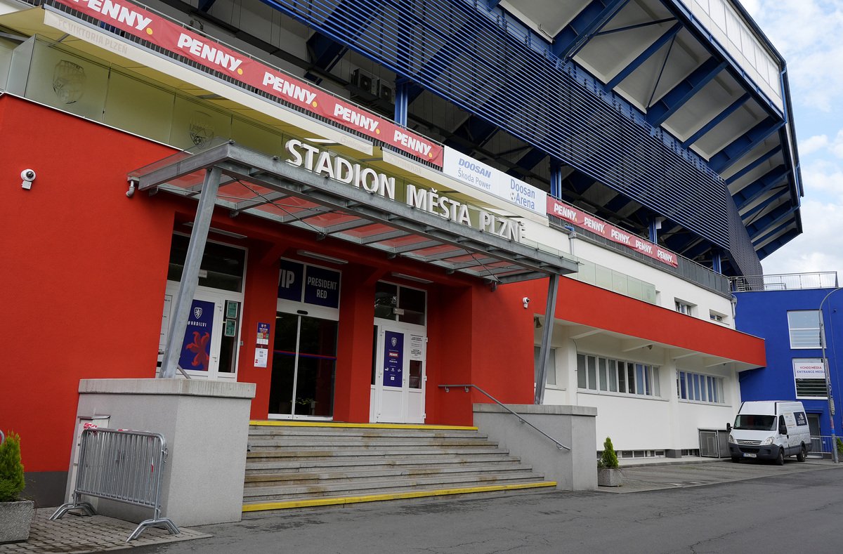 润色：瓦格纳的高中生涯以强劲的表现开局同样也强劲的表现收场。他所带领的新泽西州卡姆登高中队本赛季位列全国排名第11位。在麦当劳高中全明星赛的下半场中他展现出了超强的领导力和专注力并带领东部队取得了胜利同时他自己也得到了19分。球迷们见证了一位充满活力的、富有竞争性的、有获胜传统的、值得信赖的后卫。值得一提的是四年以来值得注意的是瓦格纳在很长一段时间里一直排名第一并在最终榜单中进入了前五名。他与前肯