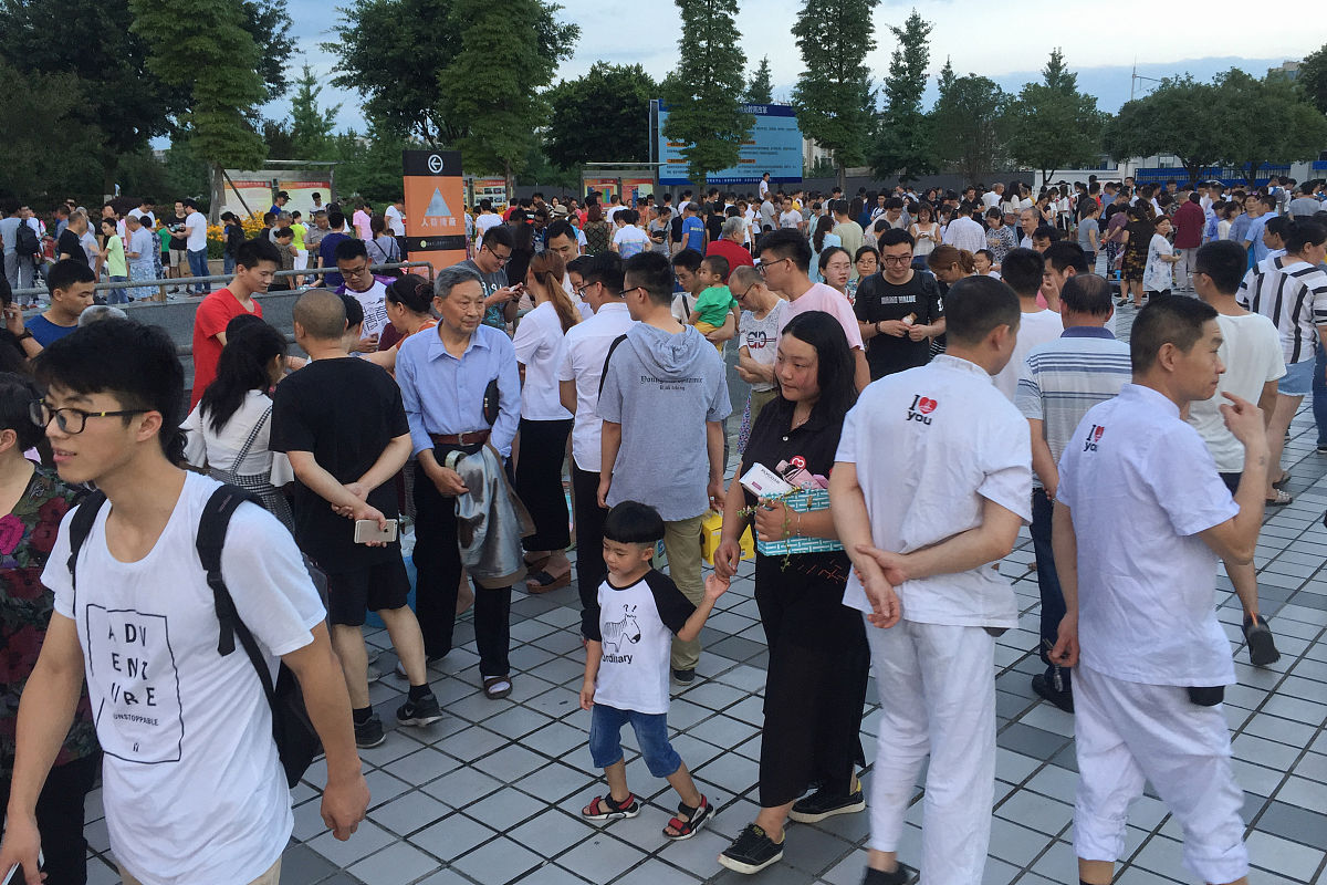 校园地摊经济发展的影响因素分析