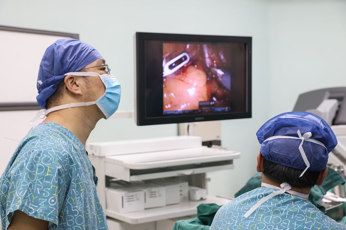 我是一名医生想围绕内痔内镜下的微创治疗为主题写个有趣的演讲开头