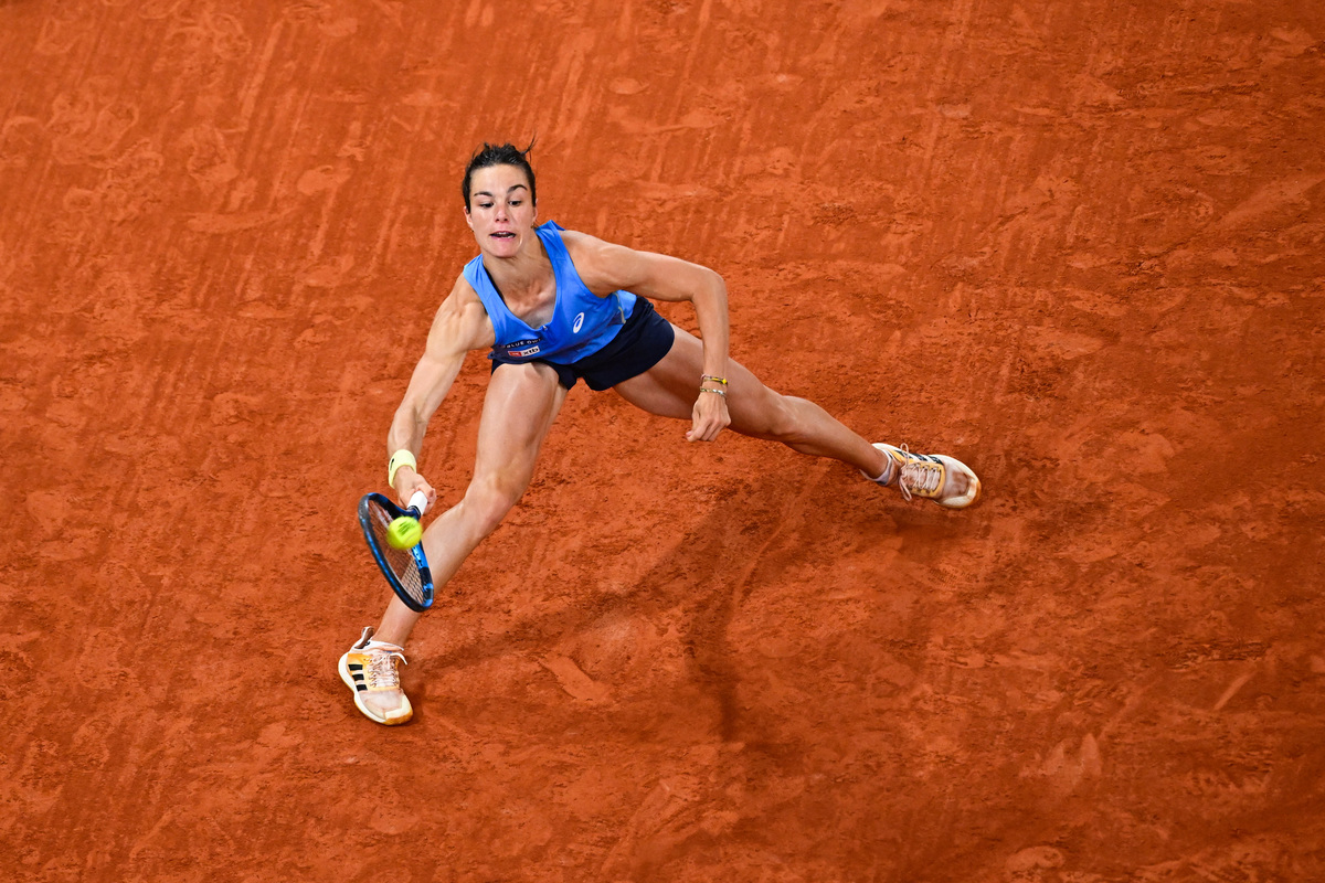 跳高运动员，你是耀眼的明星！为你欢呼，为你骄傲！