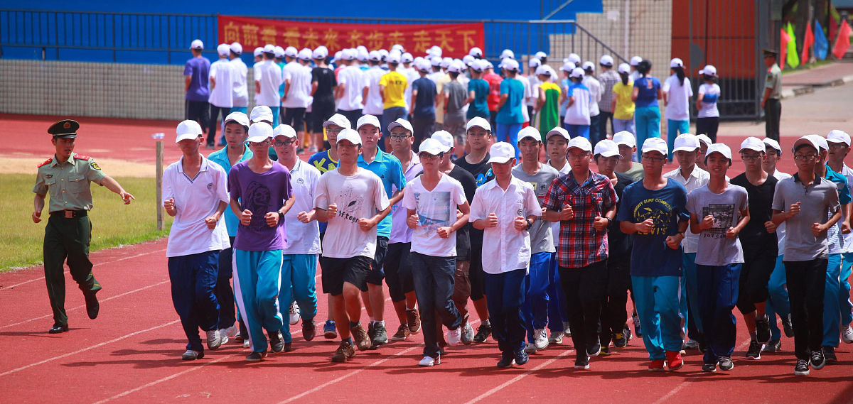 请结合资产管理事业部、董事会秘书处、政策研究室、产业促进部、监察总部五个部门特色并渲染带有九州通医药集团股份有限公司企业文化气息为运动会方阵拟一个合理的助威口号每四个字唯一句要求寓意鲜明对仗工整朗朗上口平仄分明