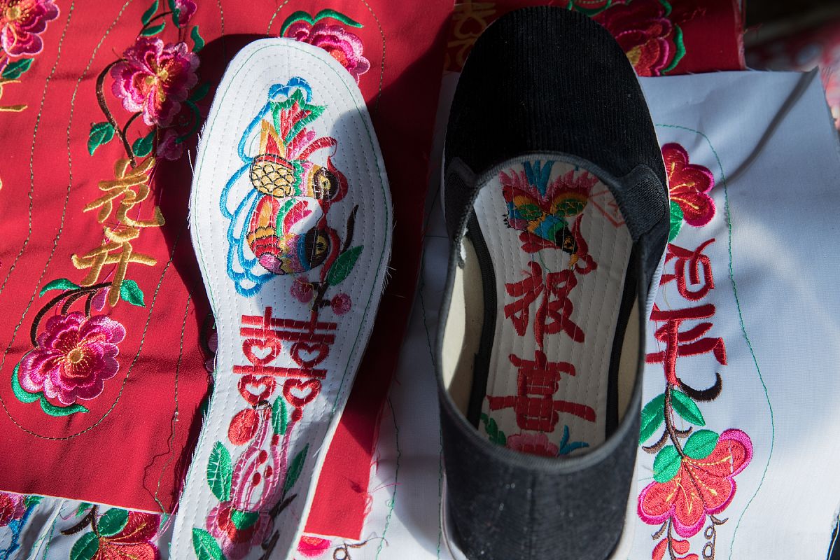 女方妈妈送鞋垫的寓意是什么，