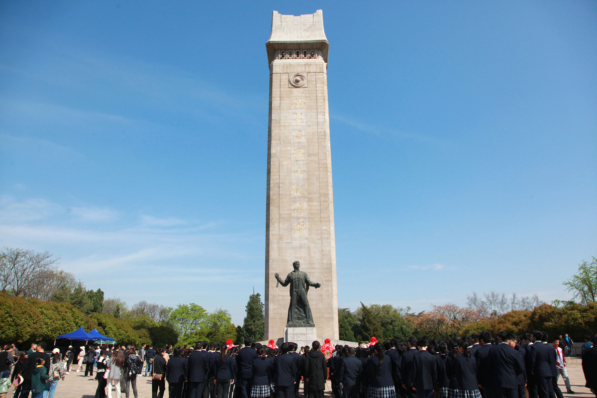 烈士陵园：缅怀英烈，传承精神