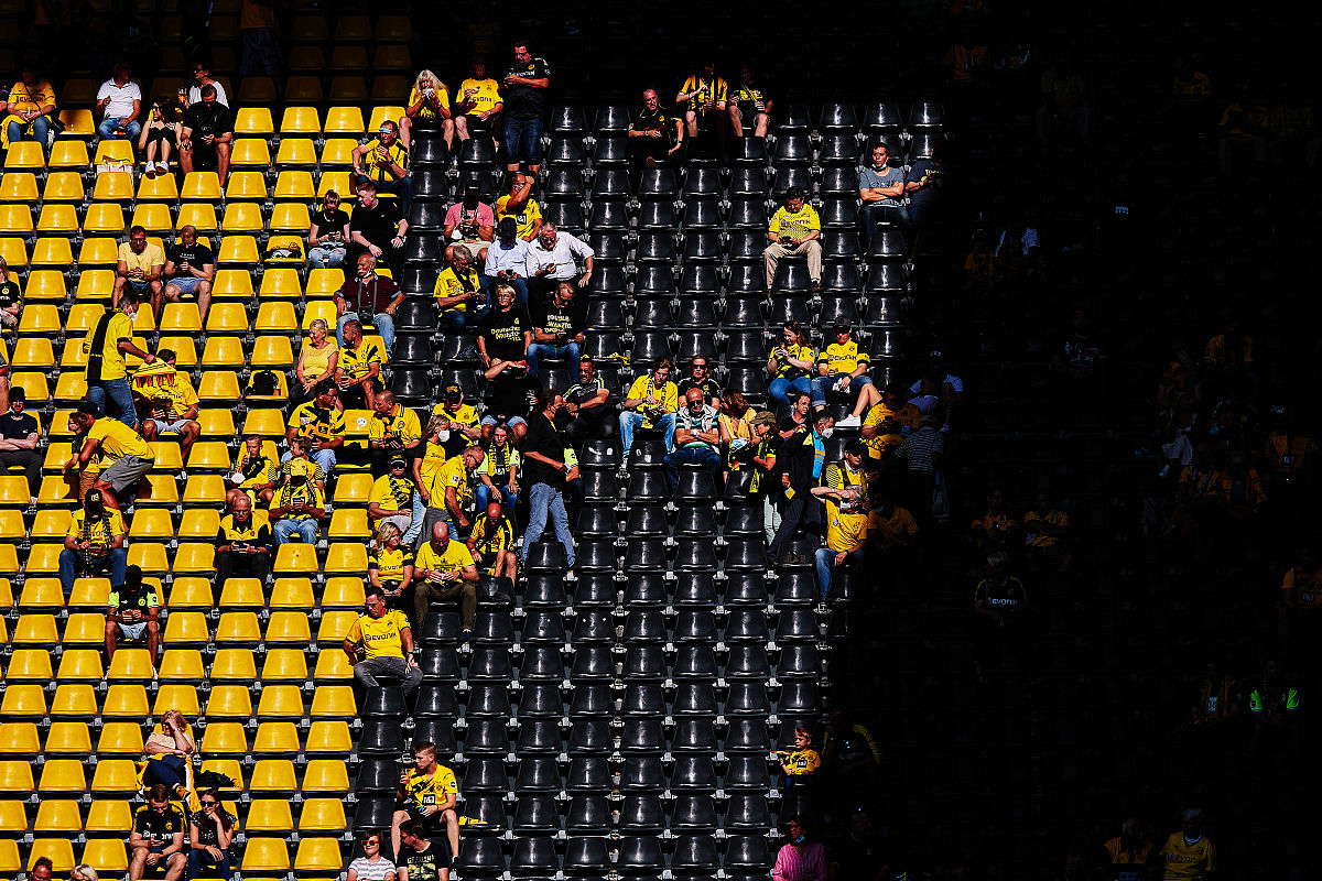 unity 2d中判断一个物体的碰撞器是否与其他任何碰撞器相交如何编写