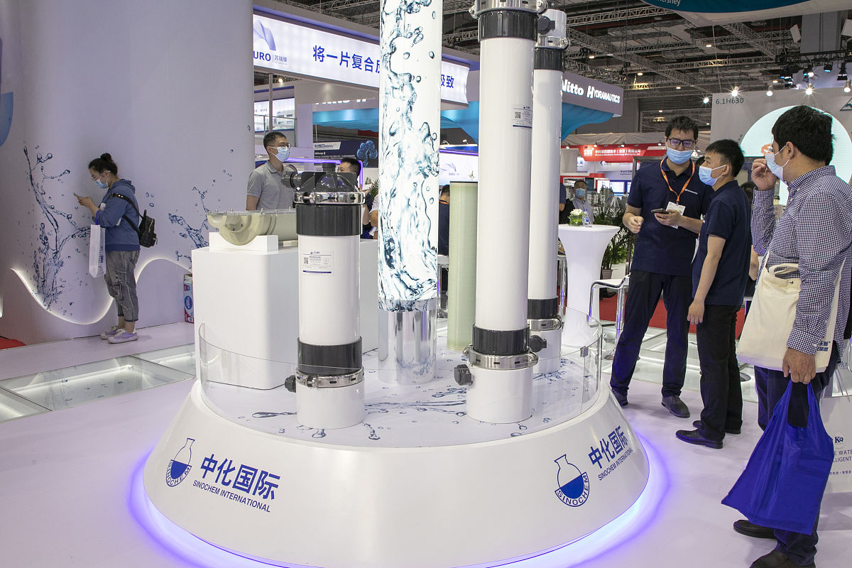 超滤膜领域专家请至少从5个维度对超滤膜进行分类对比用表格形式展示