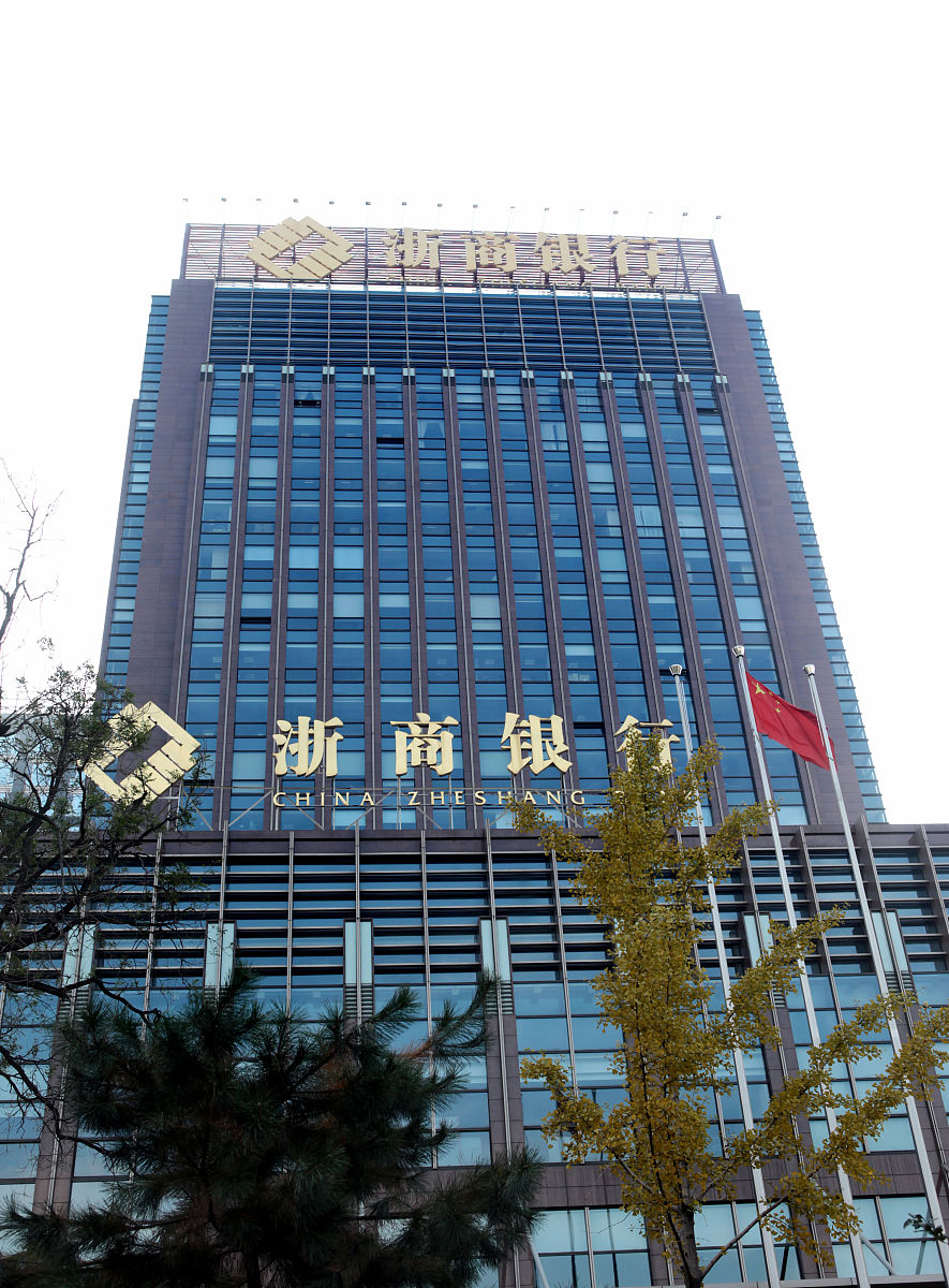 胜芳四季福莱酒店距离北京四中北门有多远？