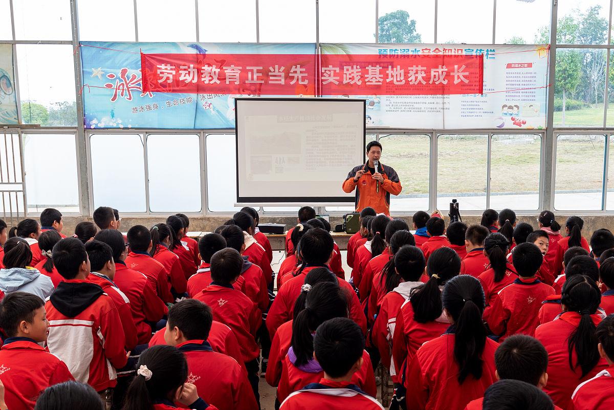 班级团支书带你开展'坚强核心'主题教育实践活动