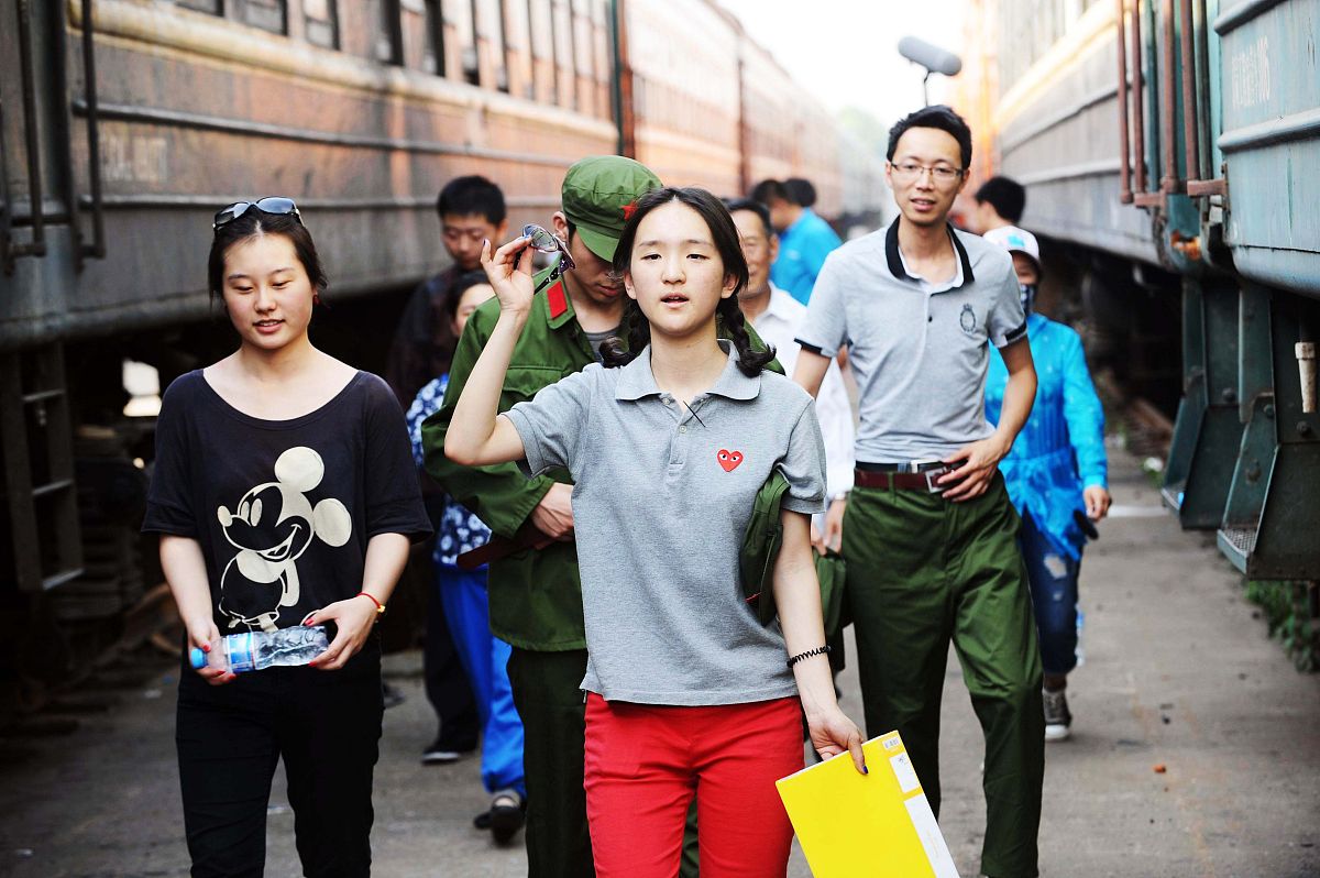 2013年5月23日,武汉,"百变才女"的高中毕业记.武昌北火车站,张纽导演
