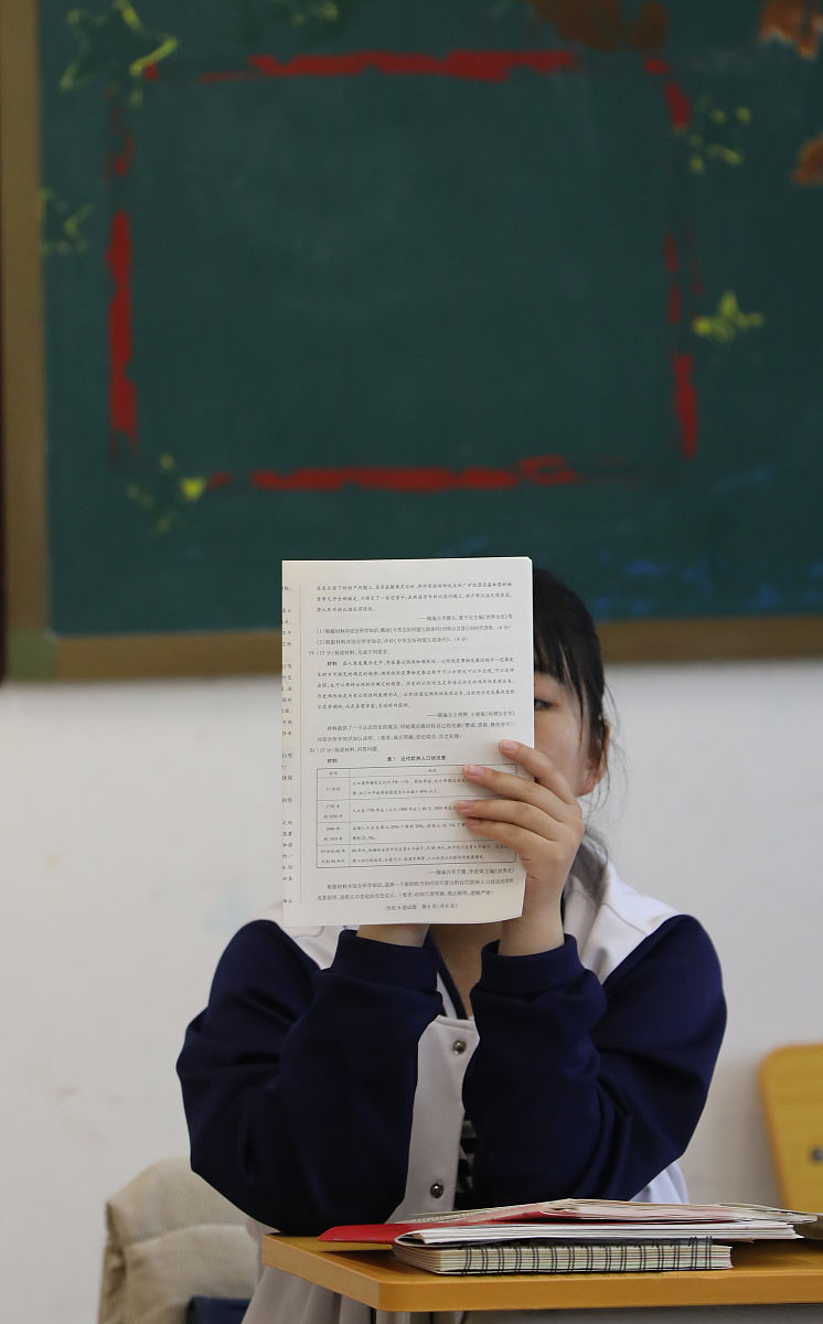2020年6月9日,青岛,高三学生正在备战冲刺高考.