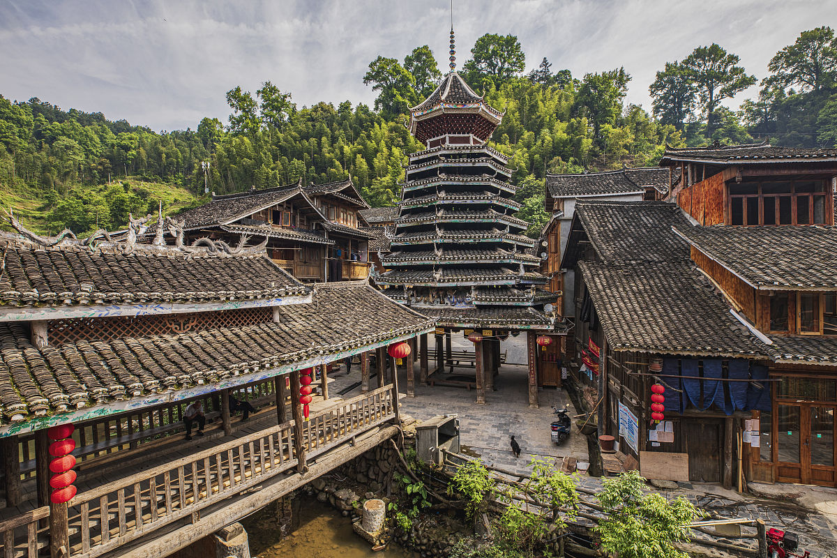 侗族村寨的族群象征 - 塔楼