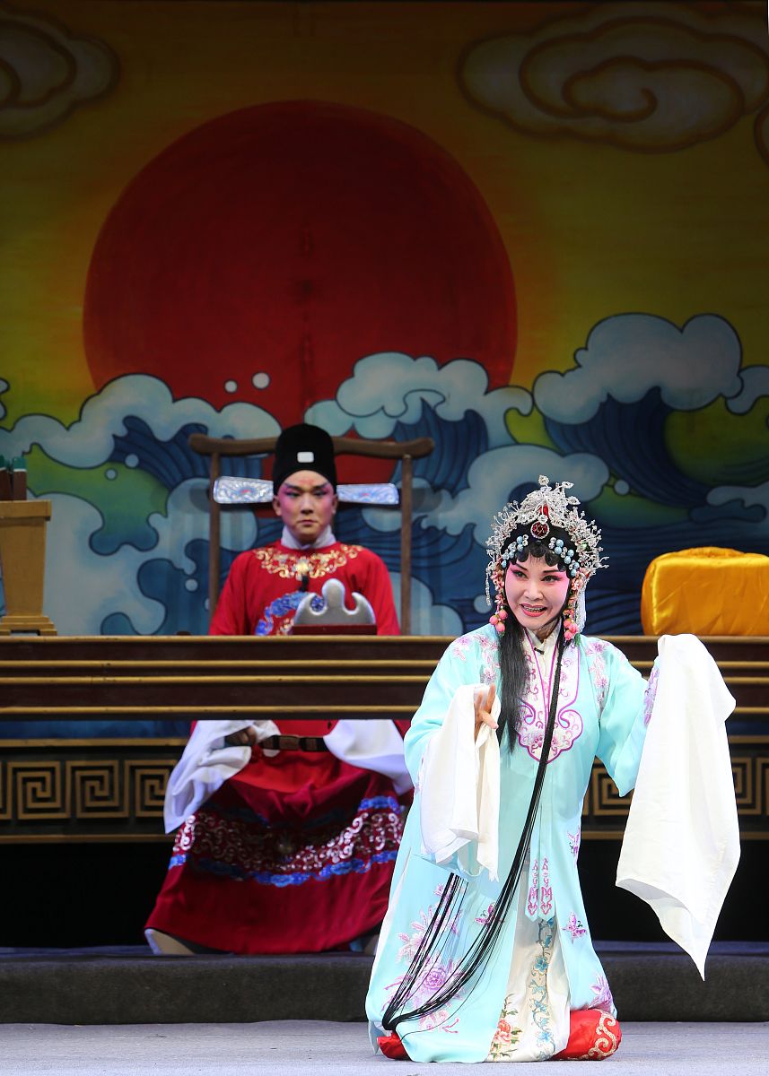 2020年8月5日,西安,豫剧名家黄河主演的传统豫剧经典剧目《陈三两》亮