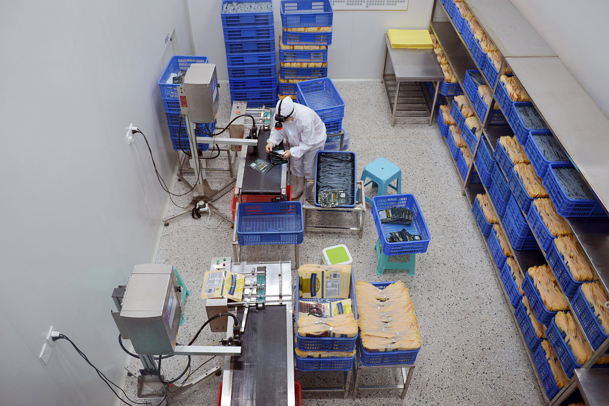 设备备件管理：设备备件管理是指对设备备件的采购、存储、配送和管理换个表达